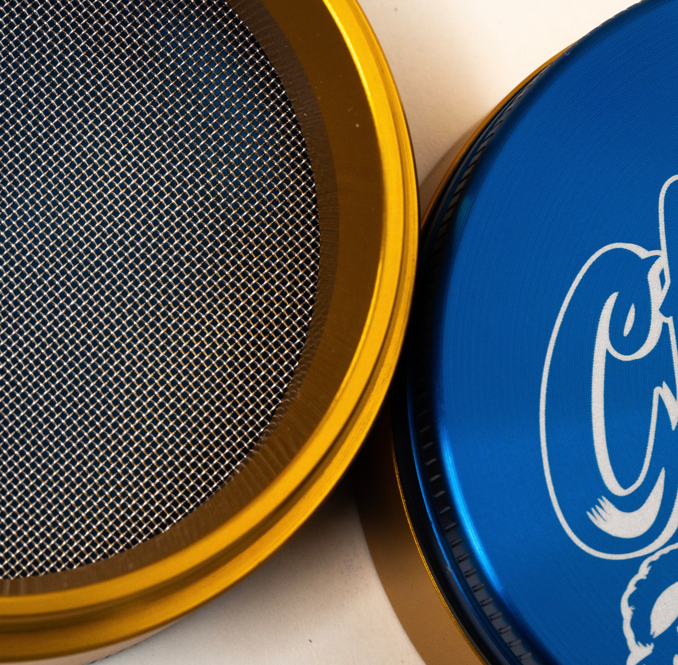 cheech-chong-alu-grinder-4-teilig-large-blau-gold-pollensieb image 7